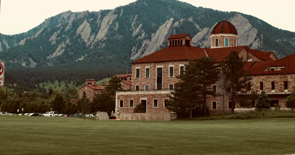 Las 10 Mejores Universidades para Entusiastas del Aire Libre. Una Mezcla Perfecta de Educación y Aventura