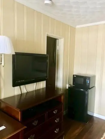 Brookwood Motel 10