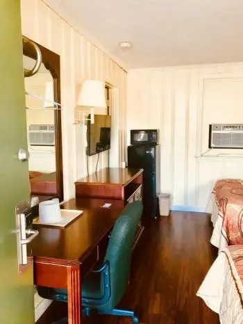Brookwood Motel 5